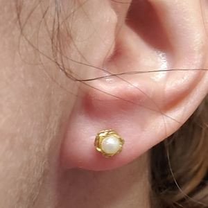 10 k gold and pearl studs